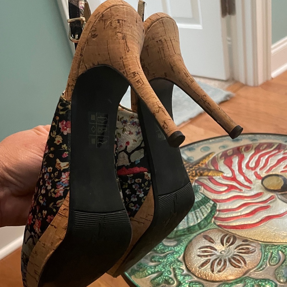 Floral Peep Toe Slingback Heels - Picture 3 of 3